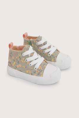 Zapatilla verde de niña