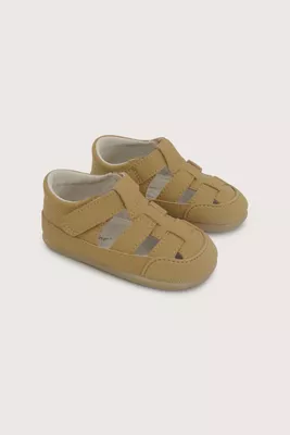 Sandalia ultra flexible café de niño