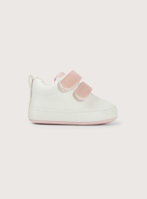 Imagen 2 del producto Zapatilla para niña color blanco con velcro