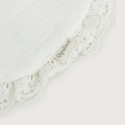 Imagen 2 del producto Babero ceremonia bebe con encaje