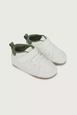Zapatilla ultra flexible blanca de niño