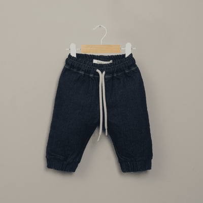 Jeans azul de bebé niño