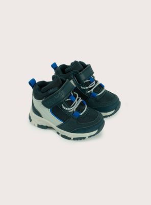 Botin outdoor para niño color azul con velcro