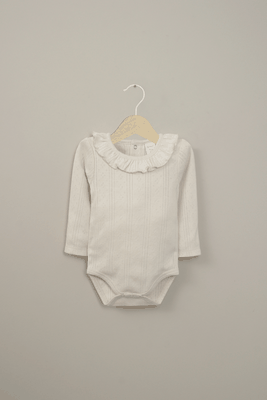 Body acanalado crema de bebé niña