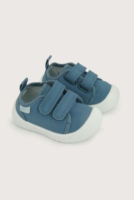Zapatilla primeros pasos azul de niño