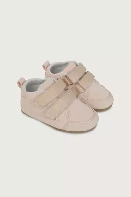 Zapatilla ultra flexible rosada de niña