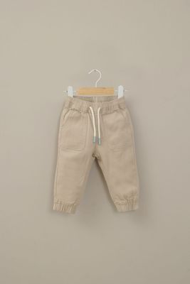 Pantalón jogger beige de niño