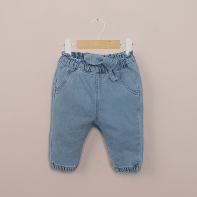 Jeans azul de bebé niña