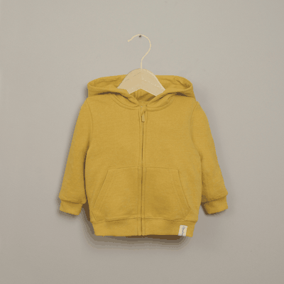 Polerón con gorro amarillo de  niño