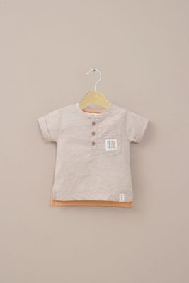 Polera manga corta beige de niño