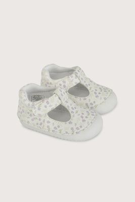 Reina gateador morada de niña