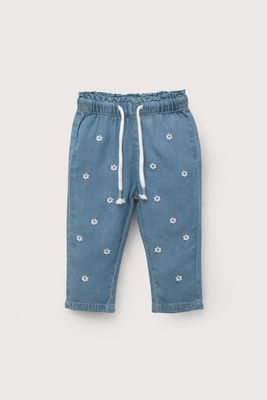 Imagen 2 del producto Jeans jogger con bordado azul de niña