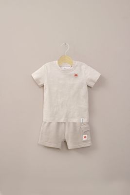 Conjunto polera y short beige de niño