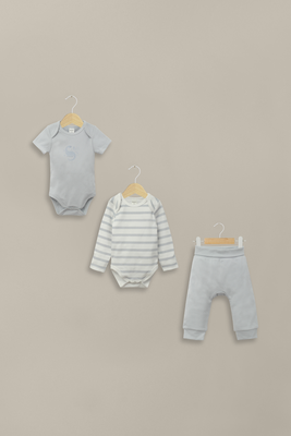 Conjunto 3 piezas bodies y pantalón azul de bebé niño