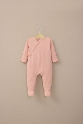 Osito rosado con apertura en la espalda de bebé niña