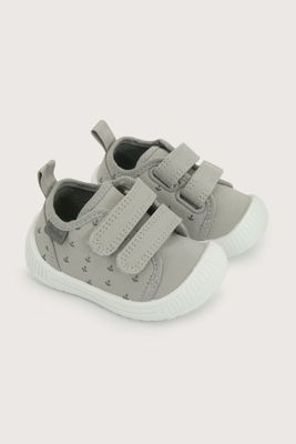 Zapatilla primeros pasos gris de niño