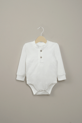 Body blanco con botones de bebé niño