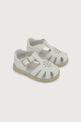 Sandalia blanca de niña