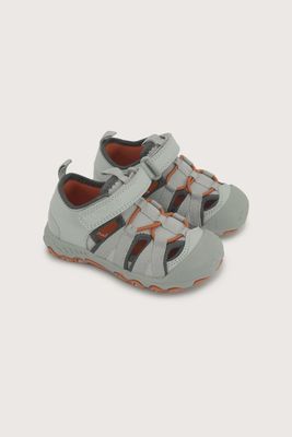 Sandalia outdoor gris de niño velcro