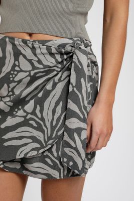 Imagen 2 del producto Falda corta peonía flores beige