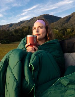 Imagen 2 del producto Manta Térmica Camping Kano con Botones Tipo Poncho Verde