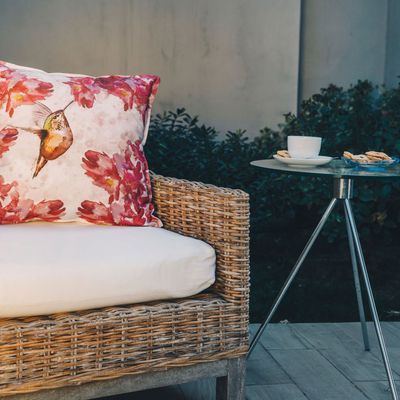 Imagen 2 del producto FUNDA COJÍN ALGODÓN PICAFLOR Y FLOR FUCSIA  45X45