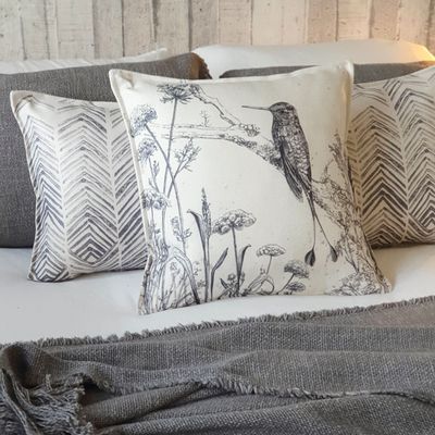 Imagen 2 del producto FUNDA COJÍN MARISA COLIBRÍ COLA DE RAQUETA 45X45