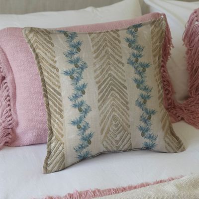 Imagen 2 del producto FUNDA COJÍN MARISA  ESPIGAS Y FLOR AZUL 45X45