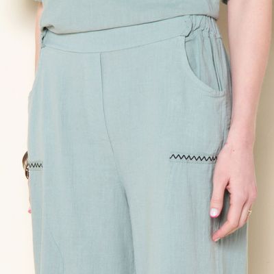 Imagen 2 del producto Pantalon Lino Solido Con Blosillos Y Aplicacion En Bordado