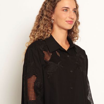 Imagen 2 del producto Blusa Manga Larga Con Aplicacion De Encaje Abotonada En Delantero