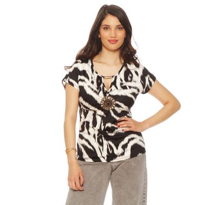 Polera Manga  Corta Estampada  Escote V Con Aplicacion En Busto