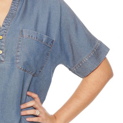 Imagen 2 del producto Blusa  Manga  Corta Tencel   Escote V Con  Bolsillos