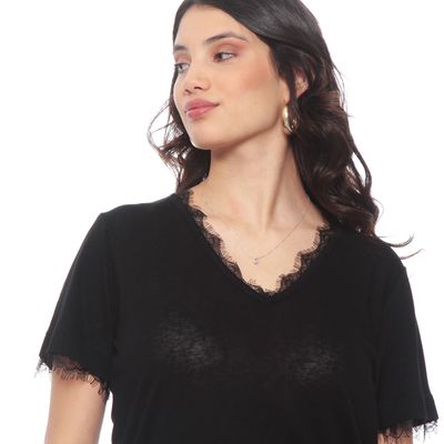 Imagen 2 del producto Polera Manga Corta Escote V Con Aplicacion De Encaje En Escote Y Manga