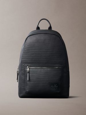 Imagen 1 del producto Mochila Redonda con Insignia Negro Calvin Klein