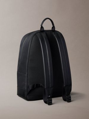 Imagen 2 del producto Mochila Redonda con Insignia Negro Calvin Klein