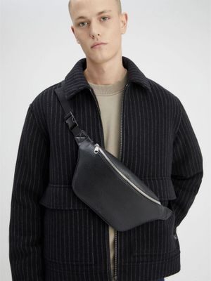 Imagen 2 del producto Banano Over Webbing Negro Calvin Klein