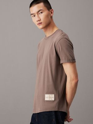 Polera Badge Turn Up Café Calvin Klein