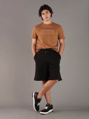 Imagen 2 del producto Polera con Bordado Texturizado Cafe Calvin Klein