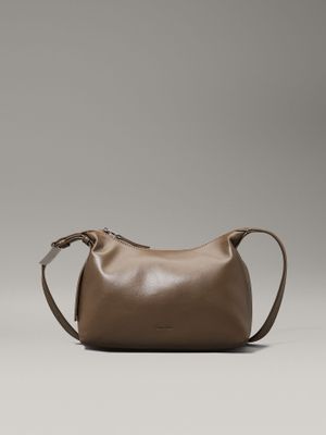 Cartera Hardware Strap Cafe Calvin Klein