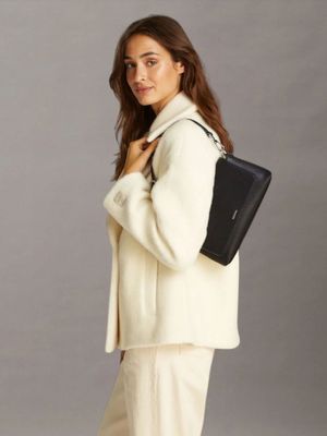 Imagen 2 del producto Cartera Ck Must Caviar Negro Calvin Klein