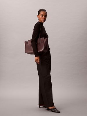 Imagen 2 del producto Cartera Tote Con Solapa Superior Marrón Calvin Klein