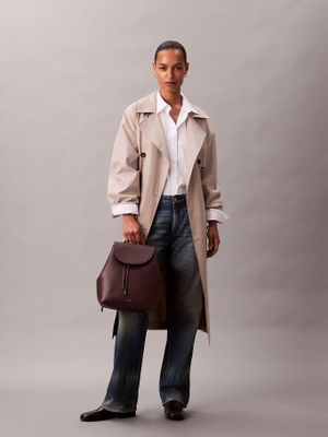 Imagen 2 del producto Mochila Y Solapa Cierre Con Cordón Marrón Calvin Klein