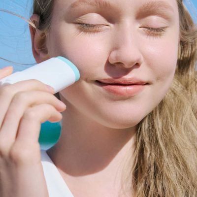 Imagen 2 del producto Protector solar Skin1004 barra con centella asiática