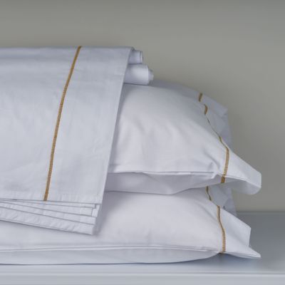 Juego de sábanas Fresh King 200 hilos 60% algodón - 40% poliéster con festón zigzag color Maíz