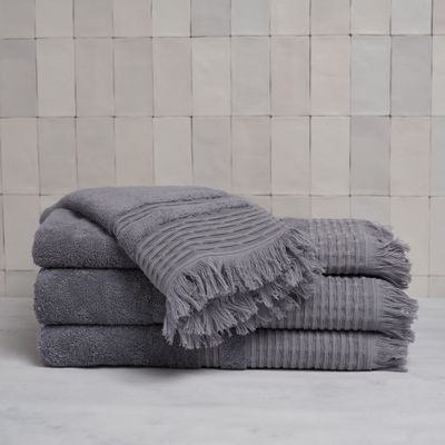 Imagen 2 del producto Set de toallas Premium con guarda labrada y flecos, color Gris. 100% algodón turco 620gr.