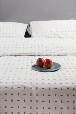 Sábana bajera tela estampada 100% algodón elástica 200 hilos azul / blanco