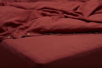 Imagen 2 del producto Set 2 Fundas de almohada 100% lino prelavado, color granate tamaño 52x92cm.