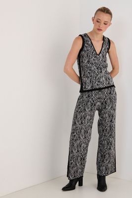 Imagen 2 del producto Polera Tejida Print Negro 18207125002102