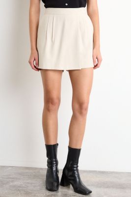 Imagen 2 del producto Short Liso Beige iO 11220126050106