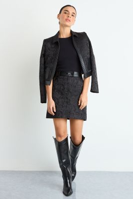 Falda Corta Negro iO 12020225003102